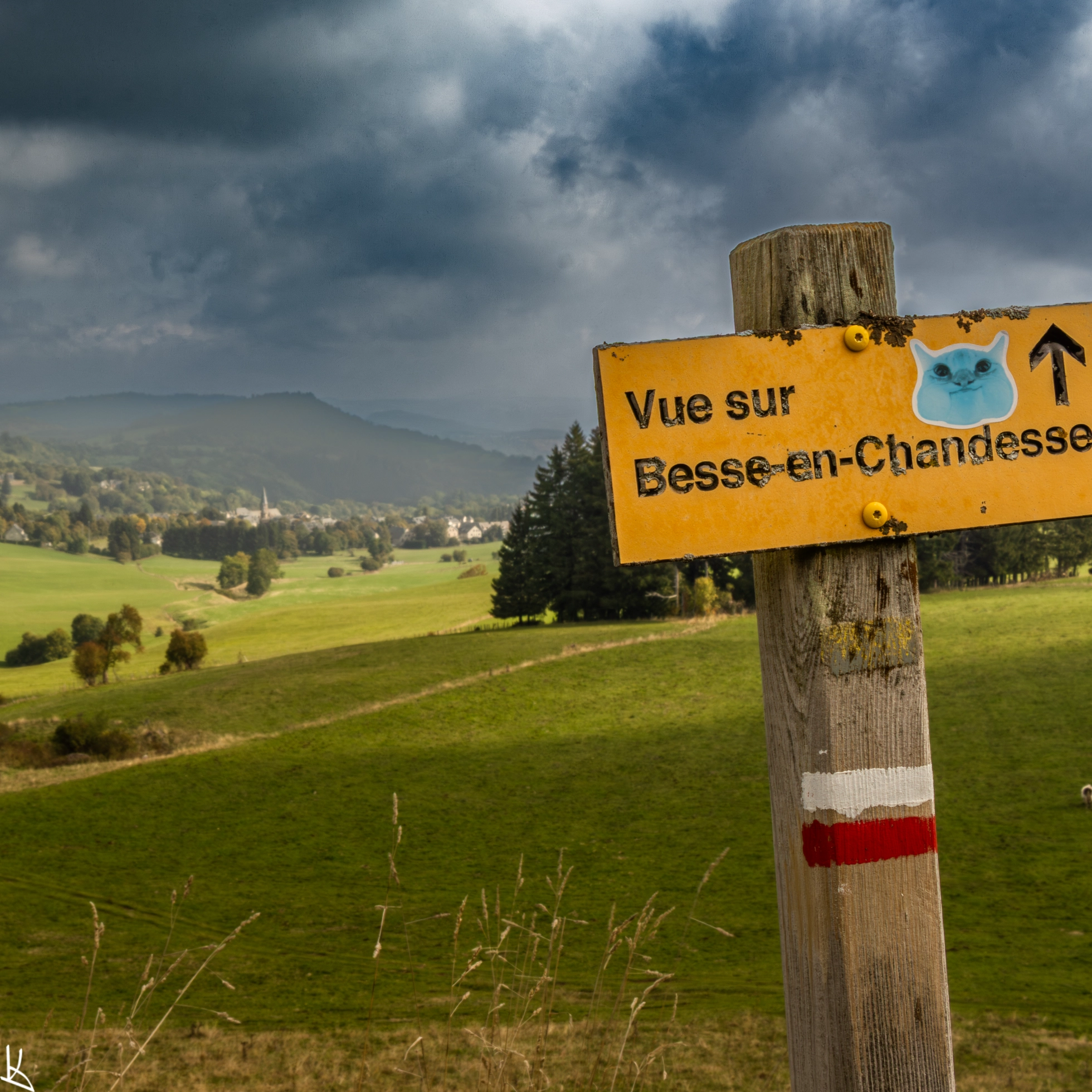 Après Beauregard, vue vers Besse-et-Saint-Anastaise